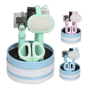 شعر الحيوانات الأليفة ، مشط القط ، مقص . Pet hair, cat comb, dog nail clippers, h