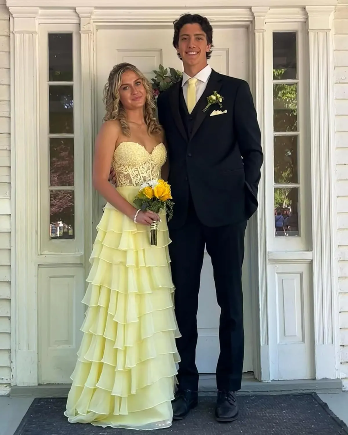 Tiered Prom Dresses 2025 for Teens Chiffon Strapless A-Line Lace Appliques Corset Long Ball Gown with Slit